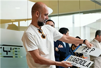 比亚迪名人车主再加一，价格刚好是国内的2倍-百货之家